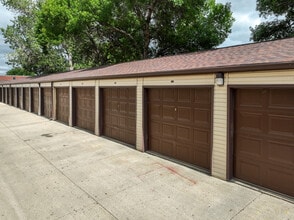 Westwood Park in Bismarck, ND - Foto de edificio - Building Photo