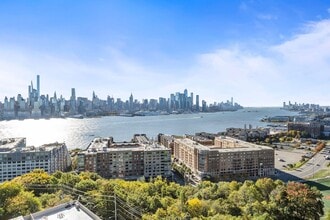 6040 JFK Blvd E in West New York, NJ - Building Photo - Building Photo