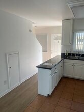 12627 Oxnard St in Los Angeles, CA - Building Photo - Building Photo