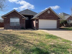 201 Willow St in Crowley, TX - Building Photo
