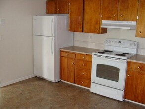 1644 Oak St SE in Albany, OR - Building Photo - Building Photo