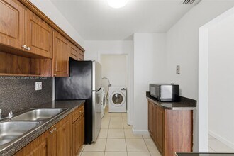 624 NW 11th St in Miami, FL - Building Photo - Building Photo