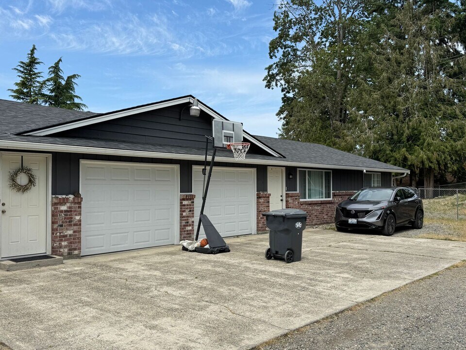 9021 128th St E in South Hill, WA - Building Photo
