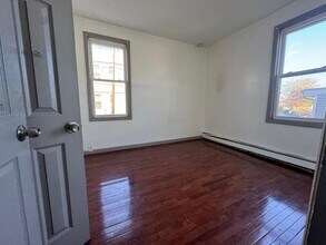 16 E Bidwell Ave, Unit 1 in Jersey City, NJ - Building Photo - Building Photo