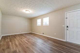 9184 Homewood Dr in Riverdale, GA - Building Photo - Building Photo