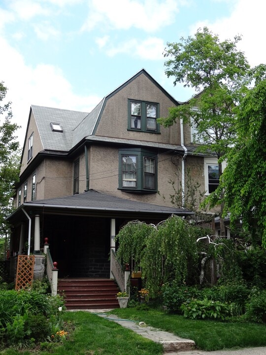 18 Elliott Ave, Unit #4 in Bryn Mawr, PA - Foto de edificio