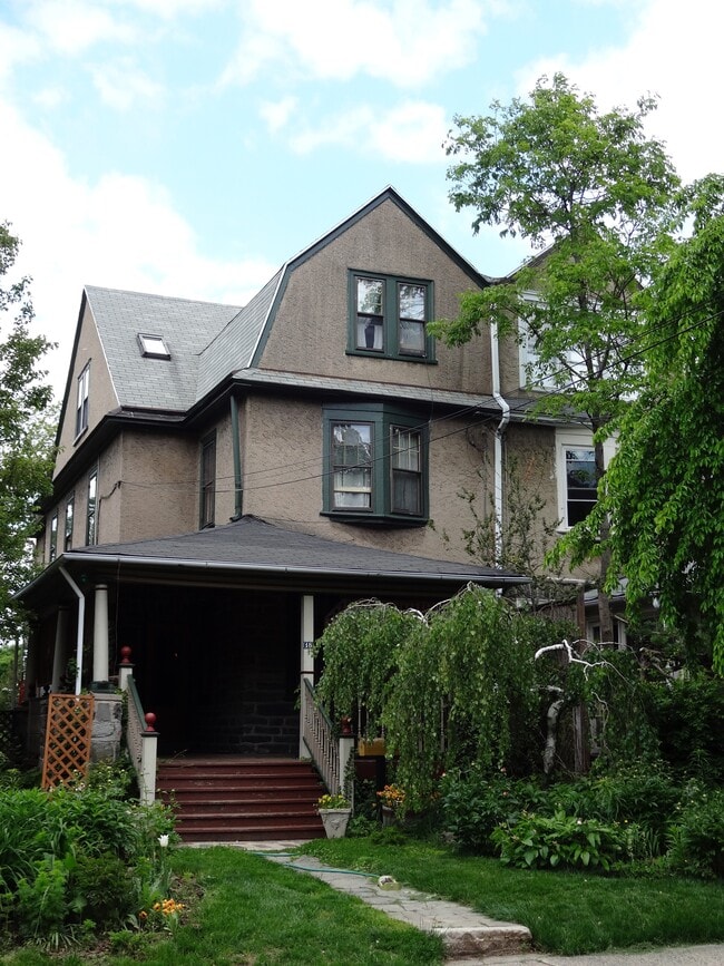 18 Elliott Ave, Unit #4