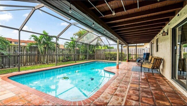 9510 NW 31st Pl in Sunrise, FL - Building Photo - Building Photo