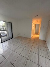 425 NW 210th St in North Miami Beach, FL - Building Photo - Building Photo