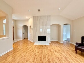 11514 Hills Bridge Ln in Sugar Land, TX - Building Photo - Building Photo