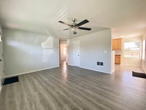 107 W Fremont Ave in Selah, WA - Building Photo - Building Photo