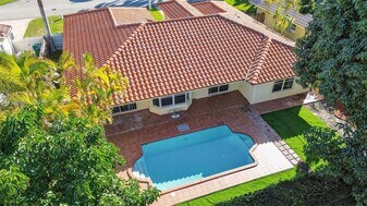 14300 SW 152nd Pl in Miami, FL - Building Photo