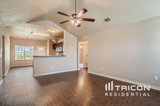 3105 Cardinal Dr in Ennis, TX - Foto de edificio - Building Photo