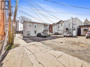 14 Victoria Ave N in Hamilton, ON - Building Photo - Building Photo