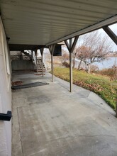 1137 W Lakeside Dr in Moses Lake, WA - Foto de edificio - Building Photo