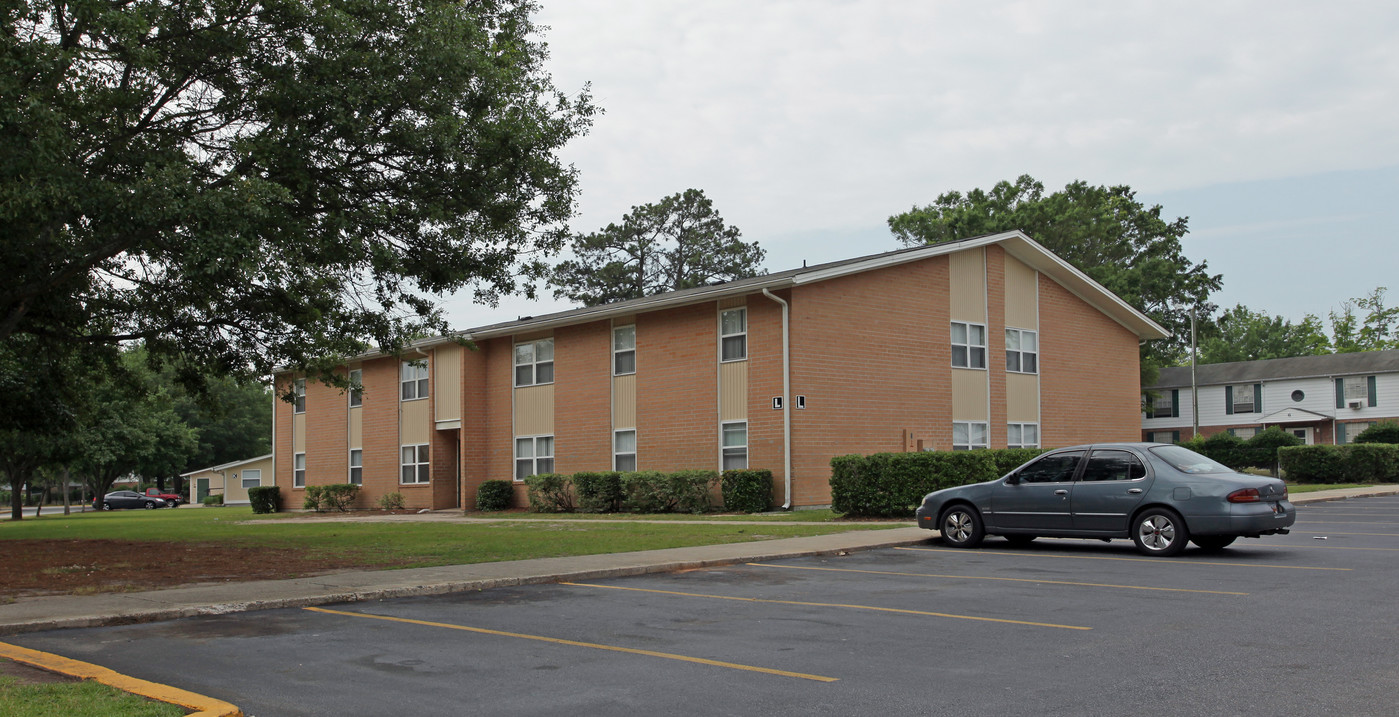 Poplar Square Apartments in Sumter, SC - Building Photo