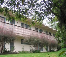 Country Club Apartments in Santa Barbara, CA - Building Photo - Building Photo