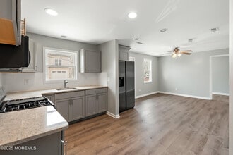 40 Bay Shore Dr in Toms River, NJ - Building Photo - Building Photo