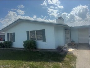 2231 Isle of Pines Ave in Ft. Myers, FL - Foto de edificio - Building Photo