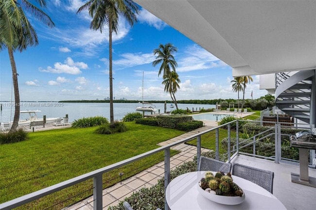 166 Harbor Dr in Key Biscayne, FL - Building Photo - Building Photo