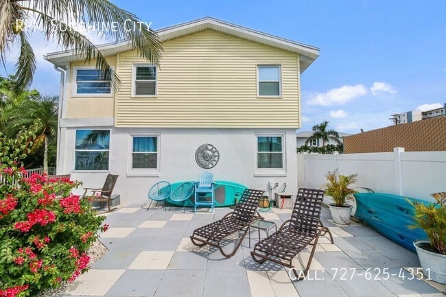 13535 Boca Ciega Ave in Madeira Beach, FL - Building Photo - Building Photo