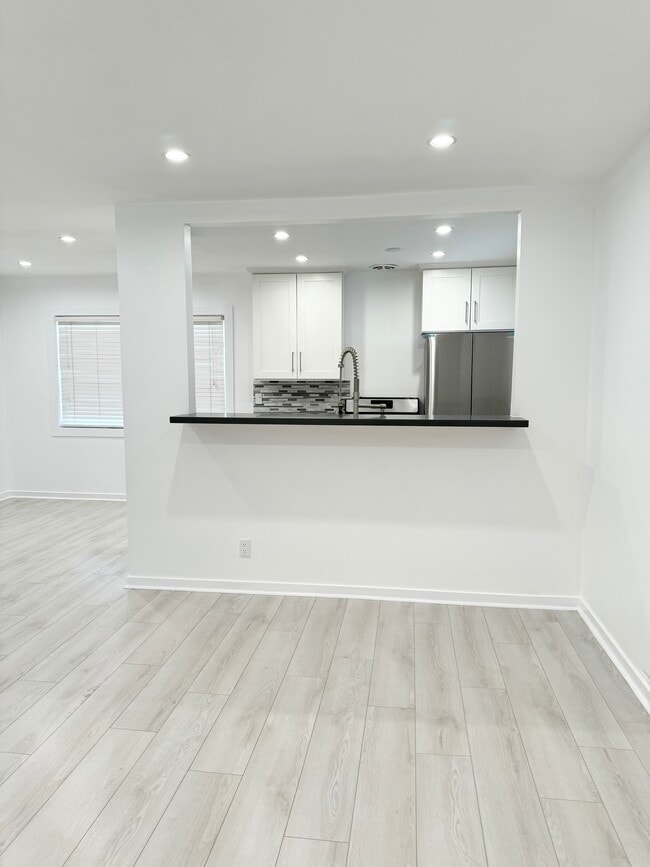 1147 S Corning St in Los Angeles, CA - Building Photo - Building Photo