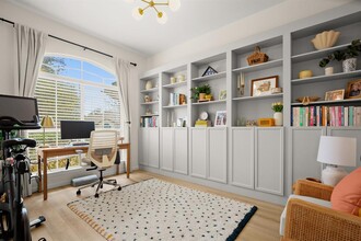10220 Beard Ave in Austin, TX - Foto de edificio - Building Photo