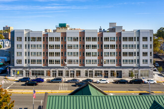 Eden Gardens in Jersey City, NJ - Foto de edificio - Building Photo