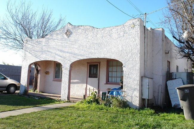 1022 Del Monte Ave in Salinas, CA - Foto de edificio - Building Photo