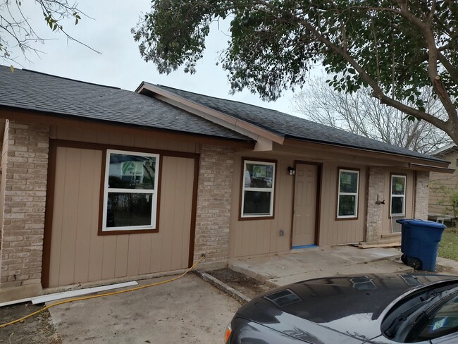 8905 Seacliff St in San Antonio, TX - Building Photo - Building Photo