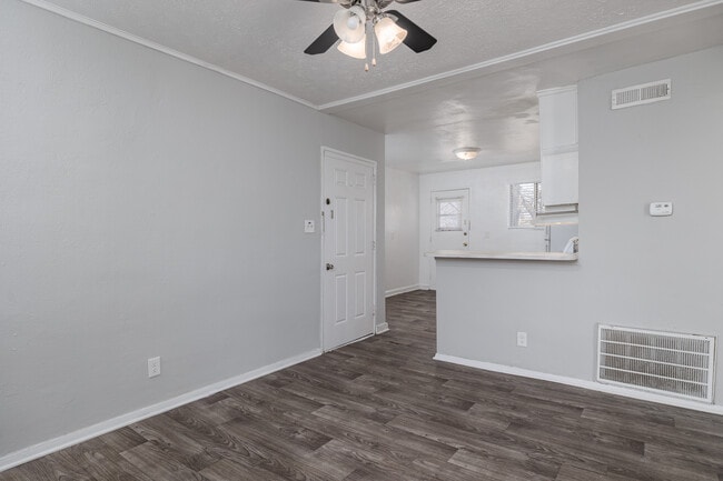 Station Square Apartments in Atlanta, GA - Building Photo - Interior Photo