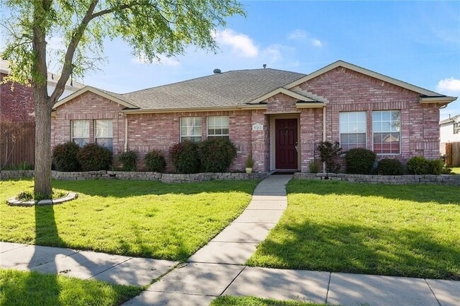 property at 921 Thistle Cir