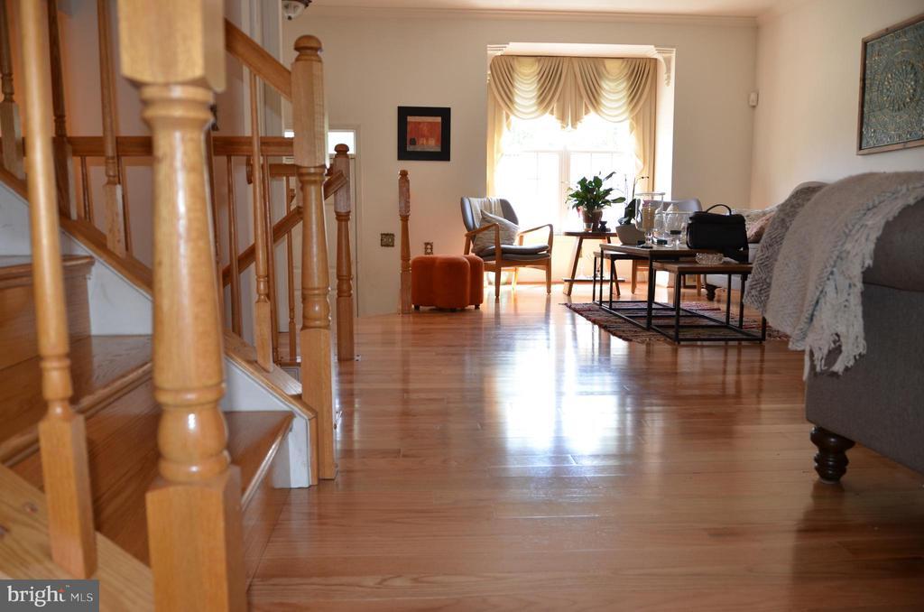 43060 Francis Square in Chantilly, VA - Building Photo