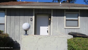 1454 Gifford Ave in Orange Park, FL - Building Photo