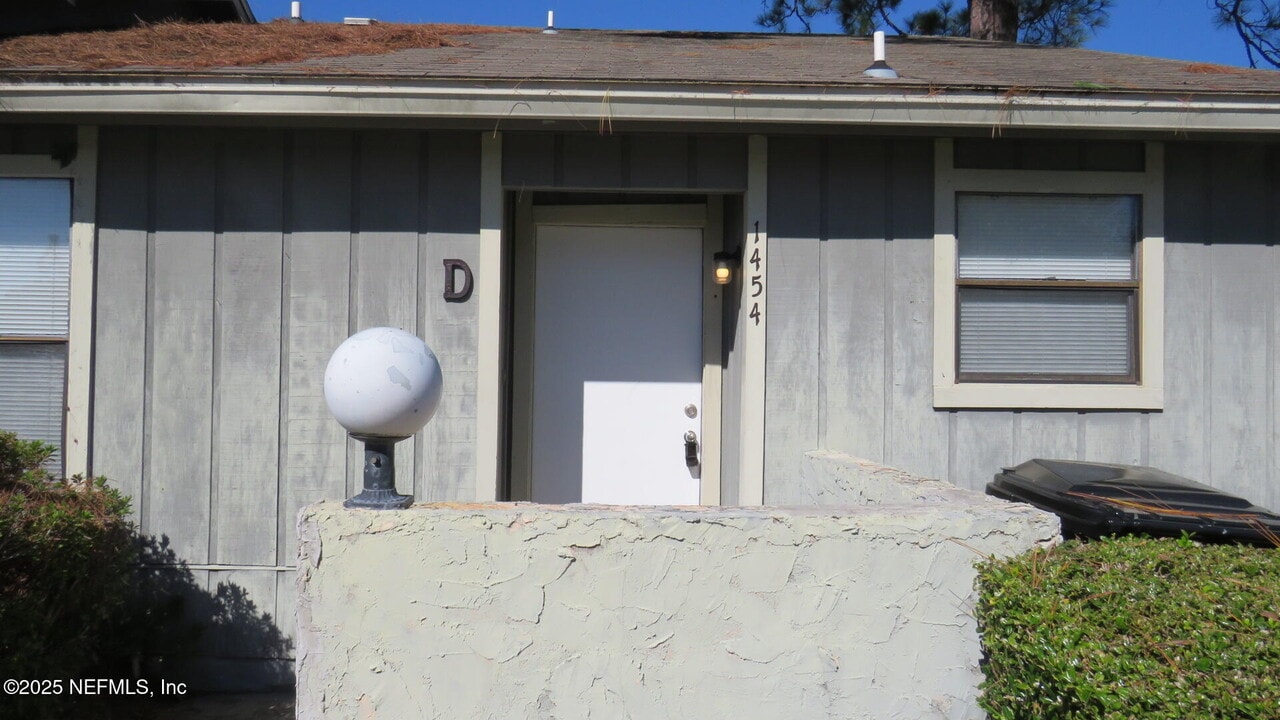 1454 Gifford Ave in Orange Park, FL - Building Photo