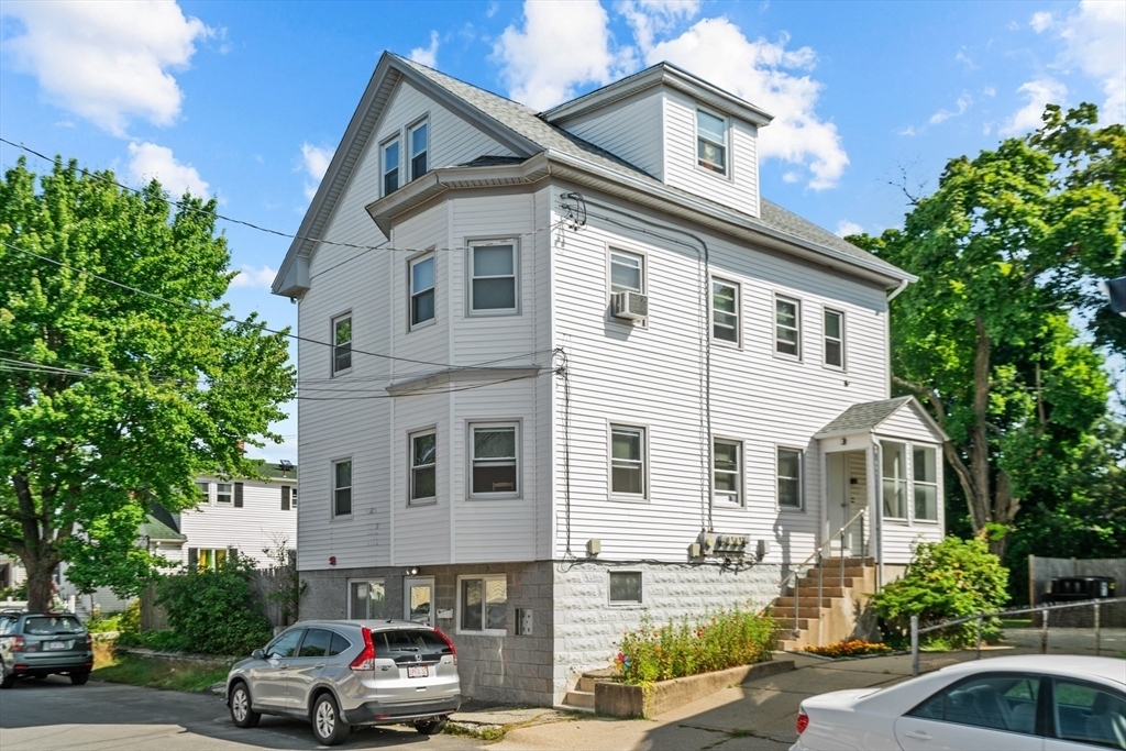 13 Dickinson Ave in North Providence, RI - Building Photo
