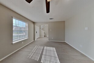 18607 Twigsworth Ln in Humble, TX - Building Photo