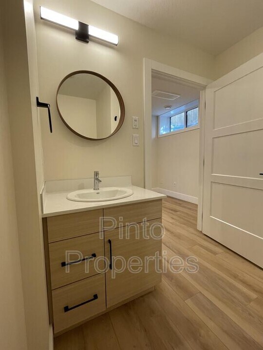 8715-8110 110 St NW in Edmonton, AB - Building Photo
