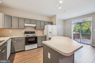 4016 Apple Jack Ct in Pasadena, MD - Building Photo - Building Photo