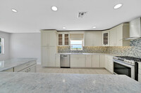 2388 E Edgewater Dr in Palm Beach Gardens, FL - Foto de edificio - Building Photo