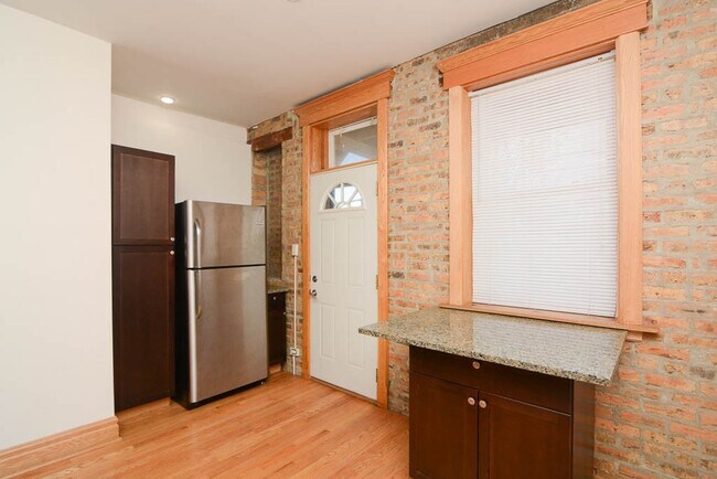 2053 W Fullerton Ave, Unit J06W in Chicago, IL - Building Photo - Building Photo