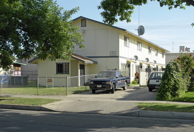 611 11th St in Merced, CA - Foto de edificio - Building Photo