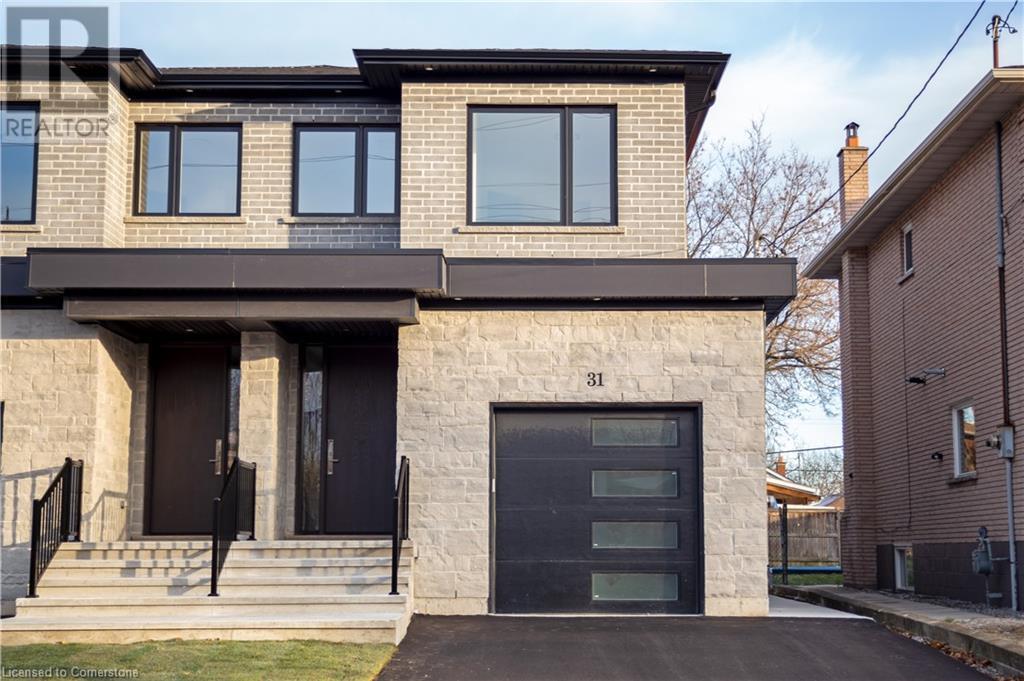 31 Dana Dr in Hamilton, ON - Building Photo