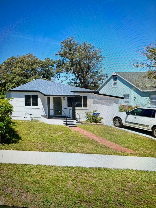 515 N 7th St in Lantana, FL - Building Photo