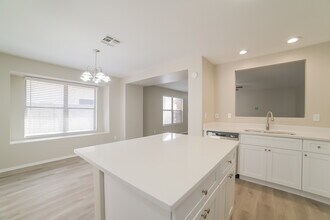 13486 W Young St in Surprise, AZ - Foto de edificio - Building Photo