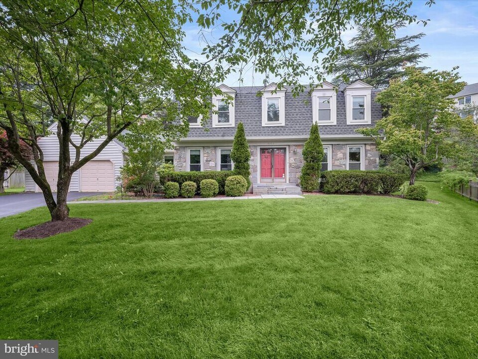 7704 Zulima Ct in Bethesda, MD - Building Photo