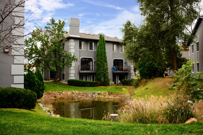 Perrine Pointe in Midland, MI - Foto de edificio - Building Photo