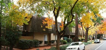 2302 G St in Sacramento, CA - Building Photo