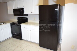 1412 Woodscape Ln in Virginia Beach, VA - Building Photo - Building Photo