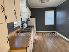 421 W Reynolds St in Springfield, IL - Building Photo - Building Photo